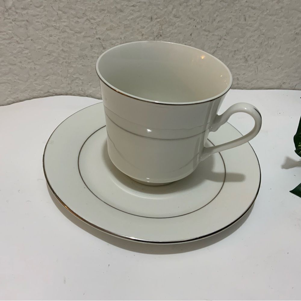 Royal Majestic platIna  Cup and Saucer replacement 8446 white B7